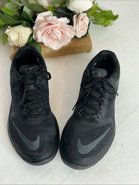 Nike Black Men's Lightweight Running Shoes